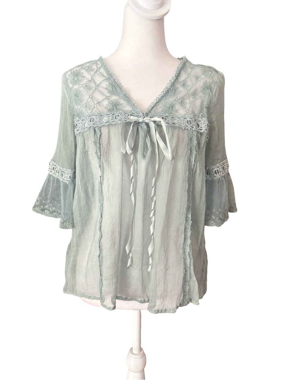 Forever 21 Silk Y2K Sheer Lace Embroidered Blouse Size Large.